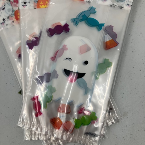 Wilton Clear White Multi-Colored Emoji Candy Ghost Plastic Twist Tie Treat Bags - Picture 7 of 7